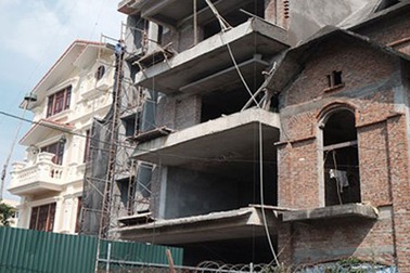 Hà Nội: Phạt tiền, đình chỉ thi công, yêu cầu phá dỡ công trình vi phạm “khủng”