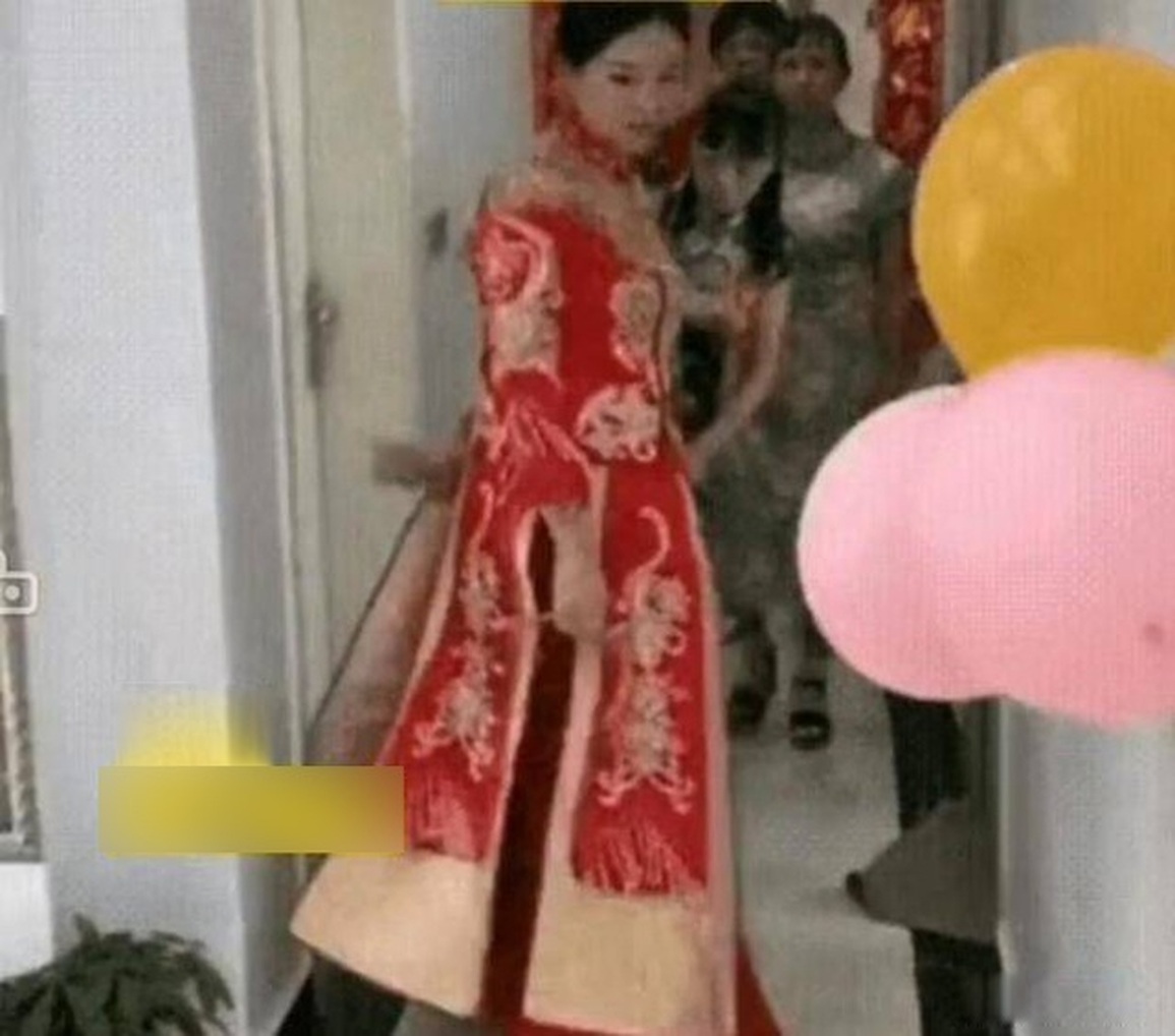 Cô dâu cởi váy, hủy hôn ngay trong đám cưới vì bị nhà trai xúc phạm - 1 Cô dâu cởi váy, hủy hôn ngay trong đám cưới vì bị nhà trai xúc phạm - 1