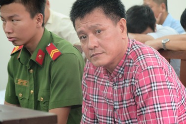 Hoãn phiên tòa xét xử cán bộ hải quan nhận hối lộ cả tỷ trong vài ngày