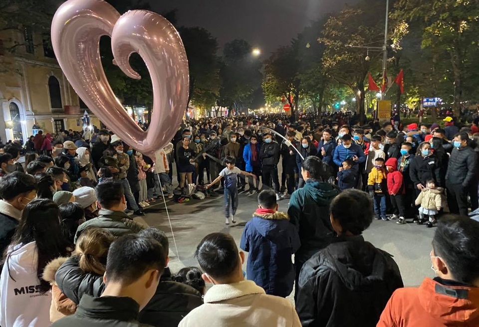 Mãn nhãn với pháo hoa rực rỡ đón chào năm mới - 41 Mãn nhãn với pháo hoa rực rỡ đón chào năm mới - 41
