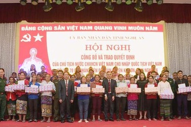 70 công dân Lào nhập quốc tịch Việt Nam