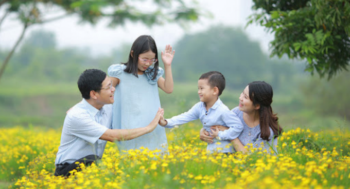 Gia đình hạnh phúc, được cha mẹ yêu thương là ước mơ của mọi trẻ em. Ảnh minh họa