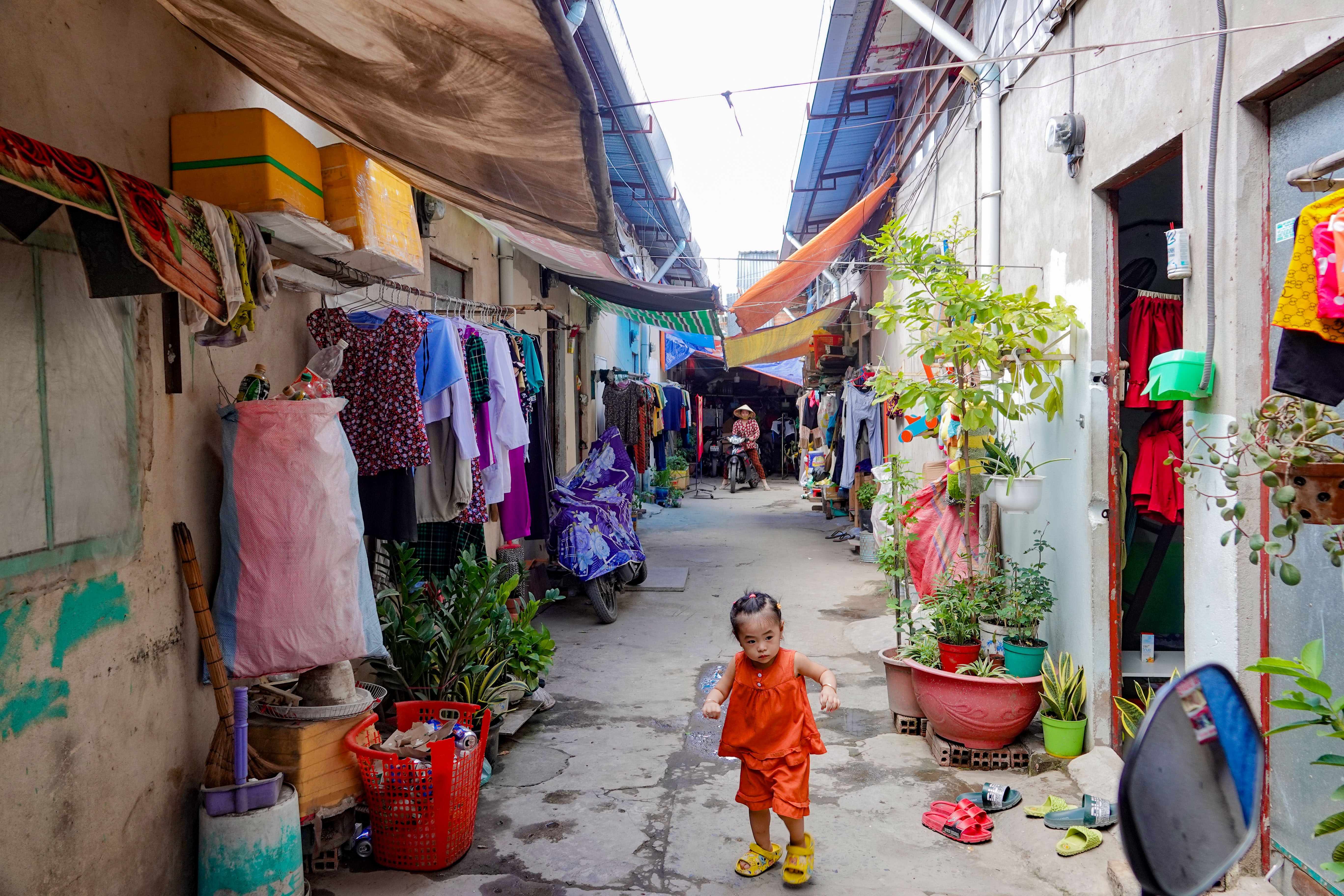 Harapan Tahun Baru Pekerja: Pekerjaan tetap, anak-anak makan cukup, dan bersekolah! - 2 Điều ước năm mới của công nhân: Việc ổn, con được ăn no, đến trường! - 2