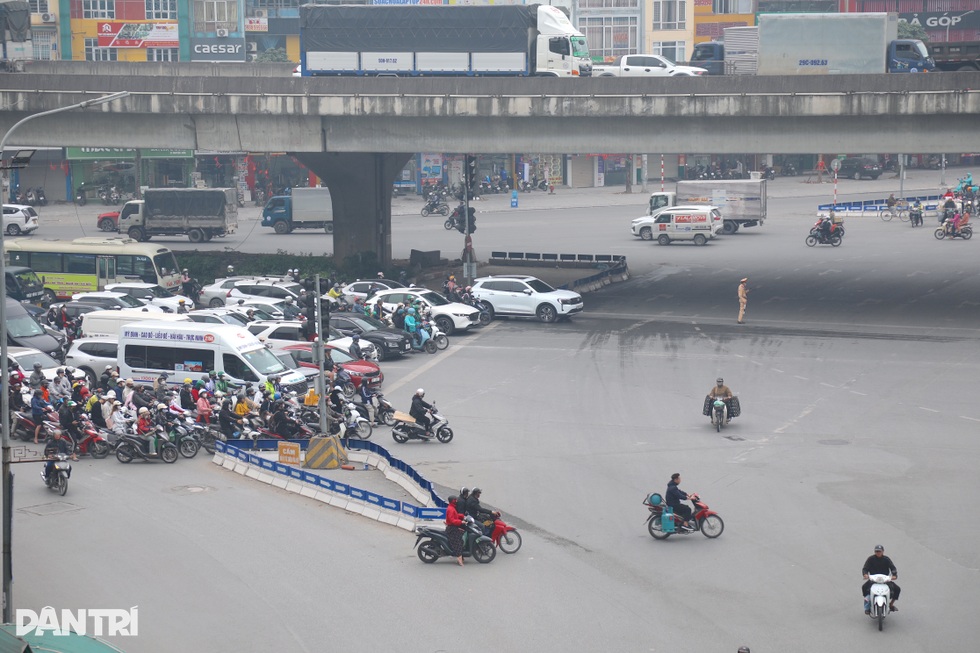 1837 camera AI sắp hoạt động: Vẫn đầu trần, vượt đèn, bấm điện thoại lái xe - 1 1837 camera AI sắp hoạt động: Vẫn đầu trần, vượt đèn, bấm điện thoại lái xe - 1