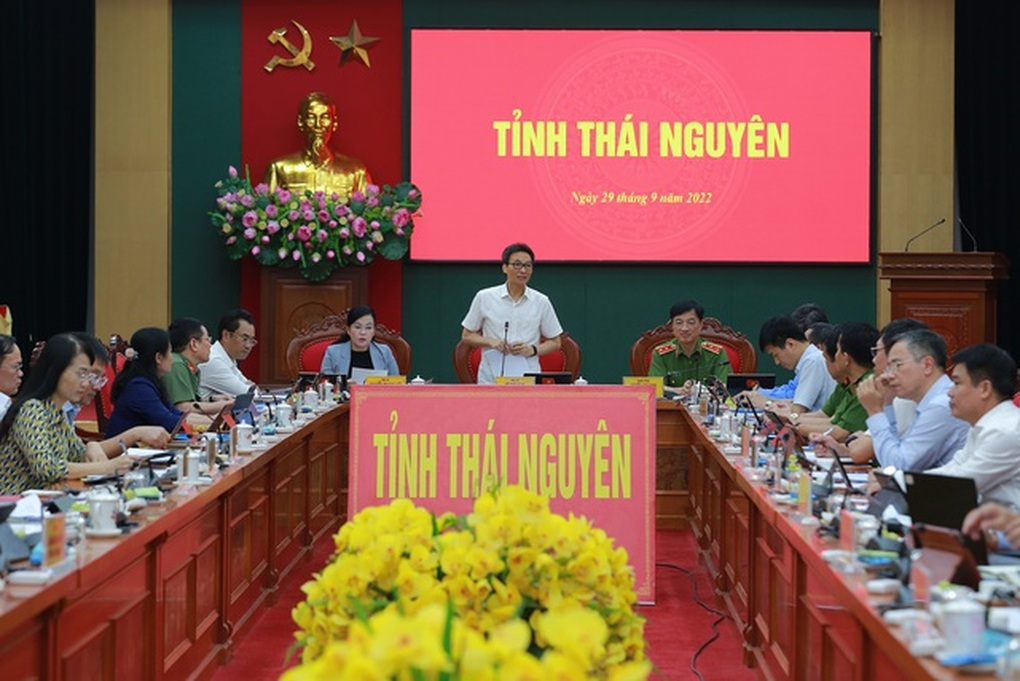 Phó Thủ tướng chỉ đạo gỡ vướng cho hàng loạt dịch vụ công thiết yếu - 3 Phó Thủ tướng chỉ đạo gỡ vướng cho hàng loạt dịch vụ công thiết yếu - 3