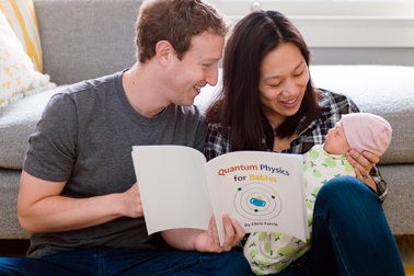 Ông chủ Facebook đọc sách vật lý cho con khi mới 2 tuần tuổi