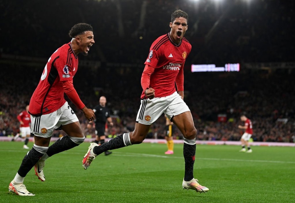 Varane lập công, Man Utd may mắn hạ Wolves - 3 Varane lập công, Man Utd may mắn hạ Wolves - 3