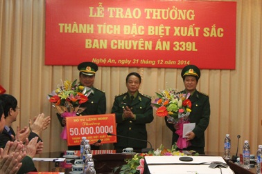 Thưởng "nóng" 100 triệu đồng cho lực lượng phá chuyên án 20 bánh heroin