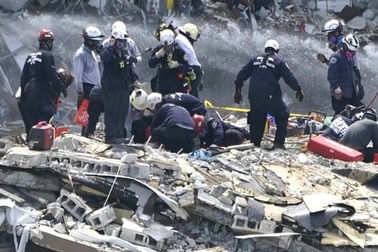 Thêm 4 người chết trong vụ sập chung cư ở Mỹ, 150 người vẫn mất tích