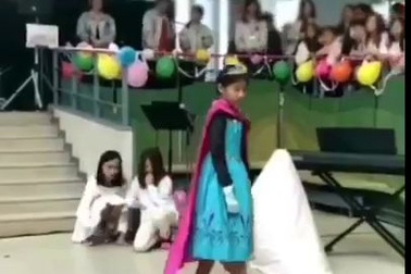 “Chết cười” màn trình diễn ca khúc “Let it go” với cách tạo “hiệu ứng” đầy sáng tạo