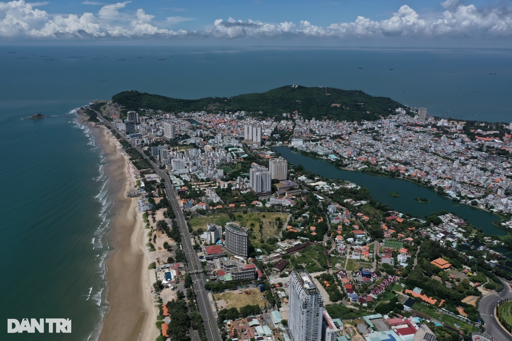 Bà Rịa - Vũng Tàu dùng đầu tư công làm đòn bẩy thu hút các tập đoàn lớn - 4 Bà Rịa - Vũng Tàu dùng đầu tư công làm đòn bẩy thu hút các tập đoàn lớn - 4