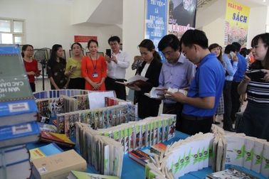 Quảng Trị trao tặng hơn 5.000 đầu sách cho các trường học miền núi