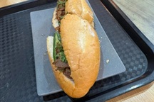 Yêu cầu rà soát giá đồ ăn tại sân bay sau phản ánh của báo Dân trí