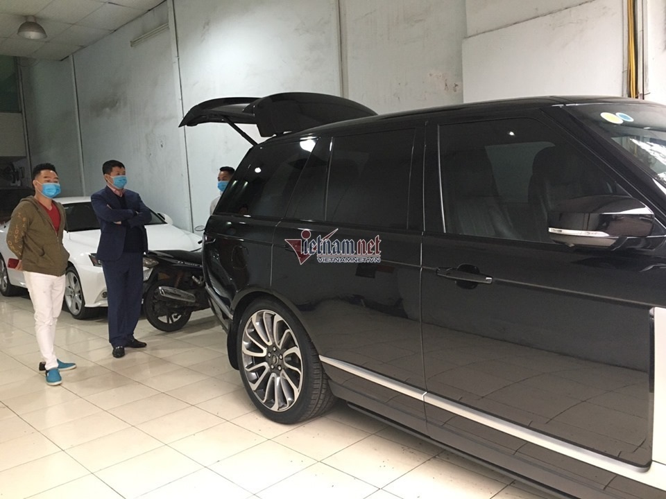 Dân bán ô tô thời dịch corona kín bưng khẩu trang, hạn chế bắt tay - 5 Dân bán ô tô thời dịch corona kín bưng khẩu trang, hạn chế bắt tay - 5