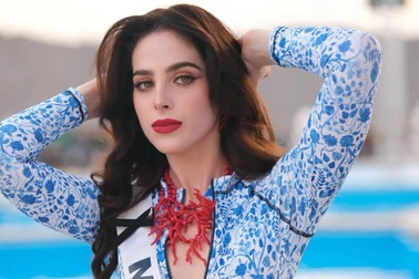 Chiến thắng ồn ào giúp tân Hoa hậu Hoàn vũ trở thành ngôi sao sau một đêm