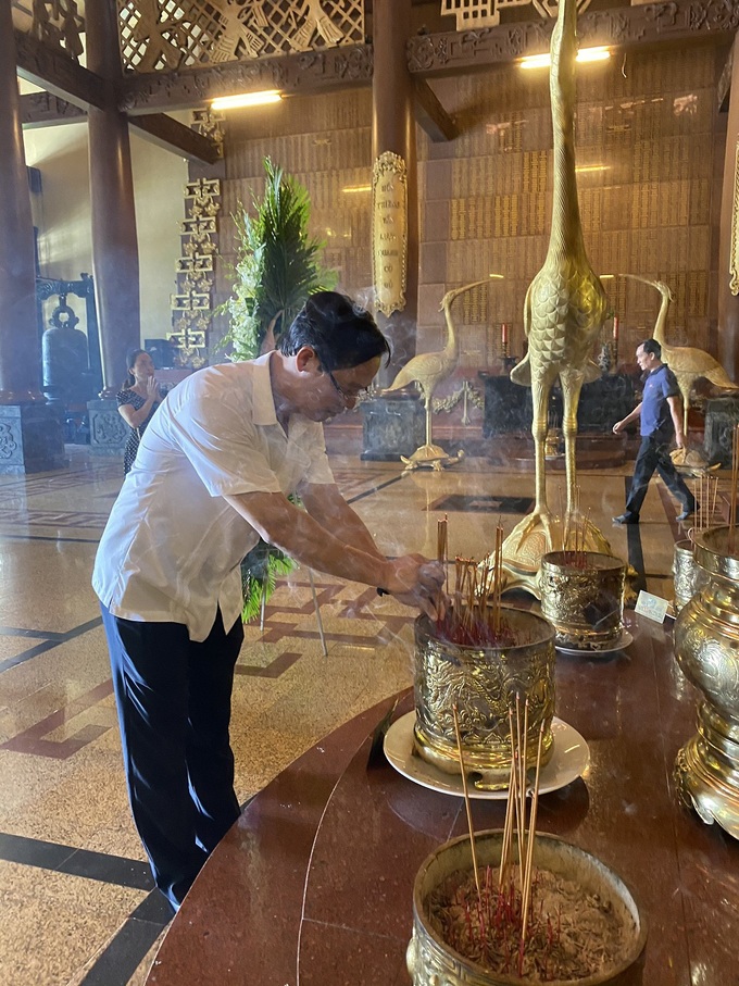 Tổng cục trưởng Trương Anh Dũng dâng hương, dâng hoa tưởng nhớ các Anh hùng Liệt sỹ nhân ngày 27-7 - Ảnh 1. Tổng cục trưởng Trương Anh Dũng dâng hương, dâng hoa tưởng nhớ các Anh hùng Liệt sỹ nhân ngày 27-7 - Ảnh 1.