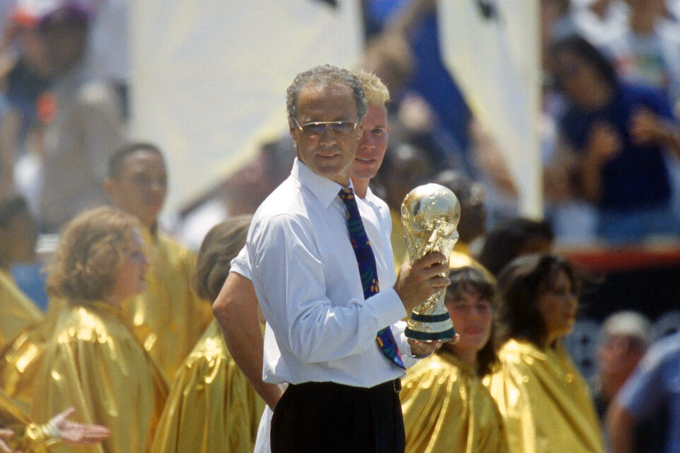 Franz Beckenbauer: Hoàng đế bất tử của làng túc cầu - 3 Franz Beckenbauer: Hoàng đế bất tử của làng túc cầu - 3