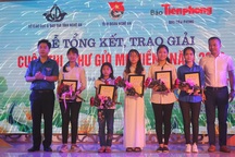 Nữ sinh mồ côi viết “thư gửi mẹ hiền”