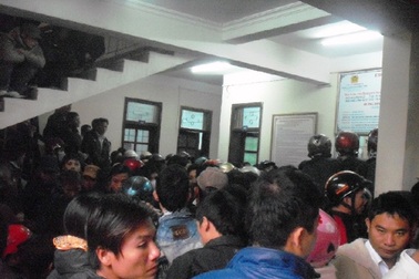 Đổ xô làm hộ chiếu sau Tết