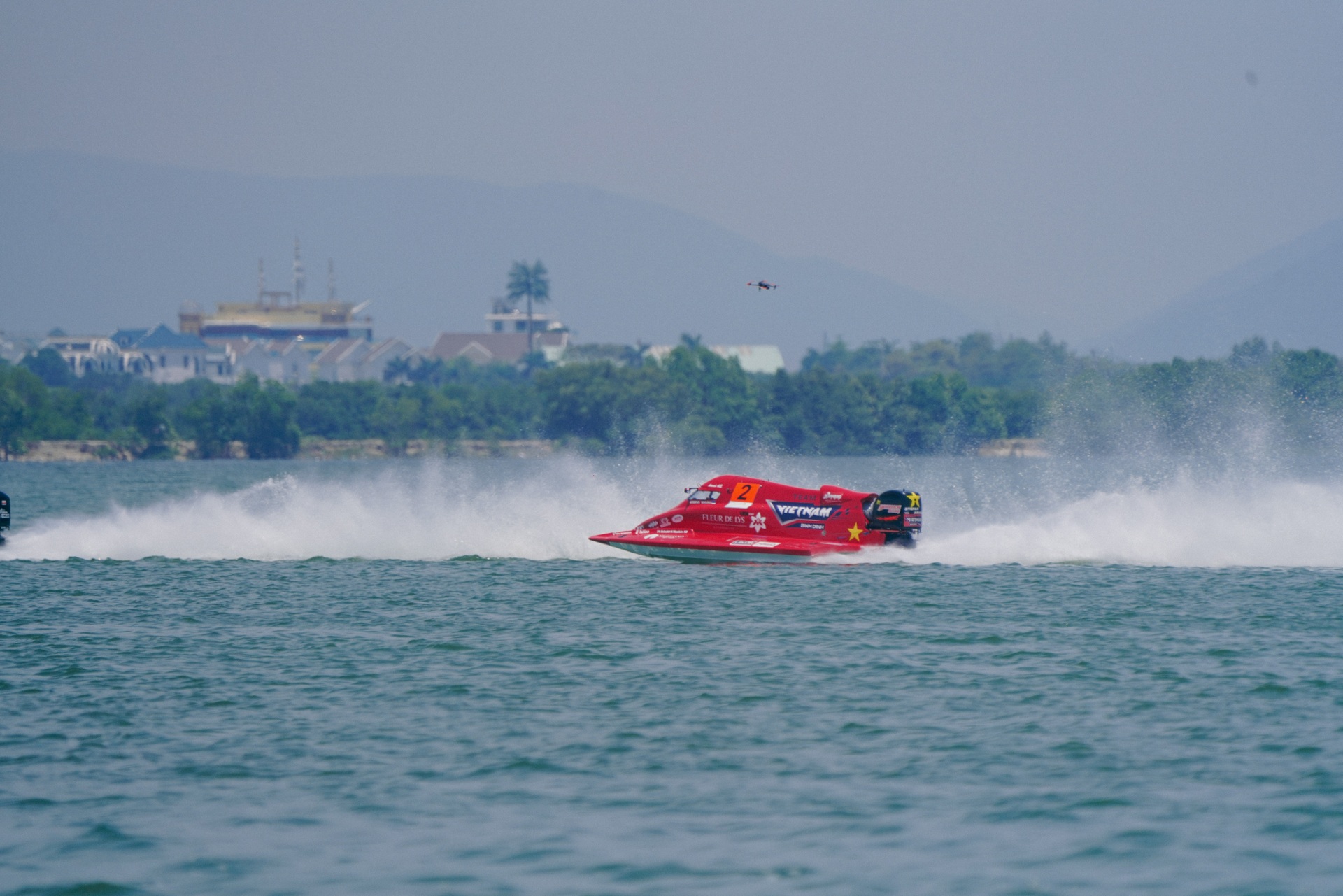 Hai tay đua F1H20 đội Việt Nam chia nhau về nhất, nhì vòng nước rút - 4 Hai tay đua F1H20 đội Việt Nam chia nhau về nhất, nhì vòng nước rút - 4