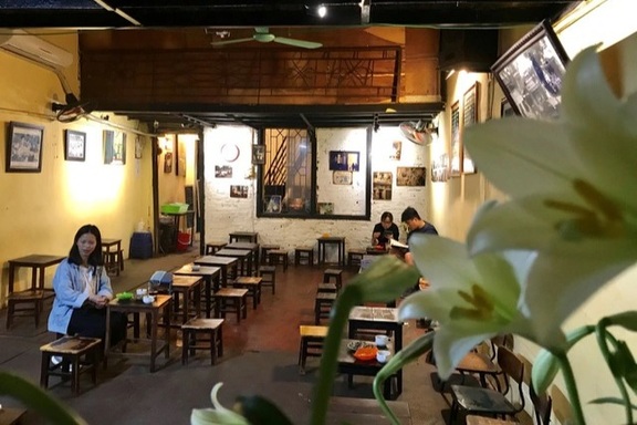 Những quán cà phê "nhuốm màu thời gian", lưu giữ ký ức tuổi thơ ở Hà Nội