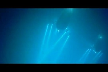 Leonardo DiCaprio và Kate Winslet tình tứ trong phim Titanic