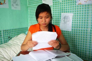 Sinh viên “dài cổ” chờ tiền cấp bù học phí