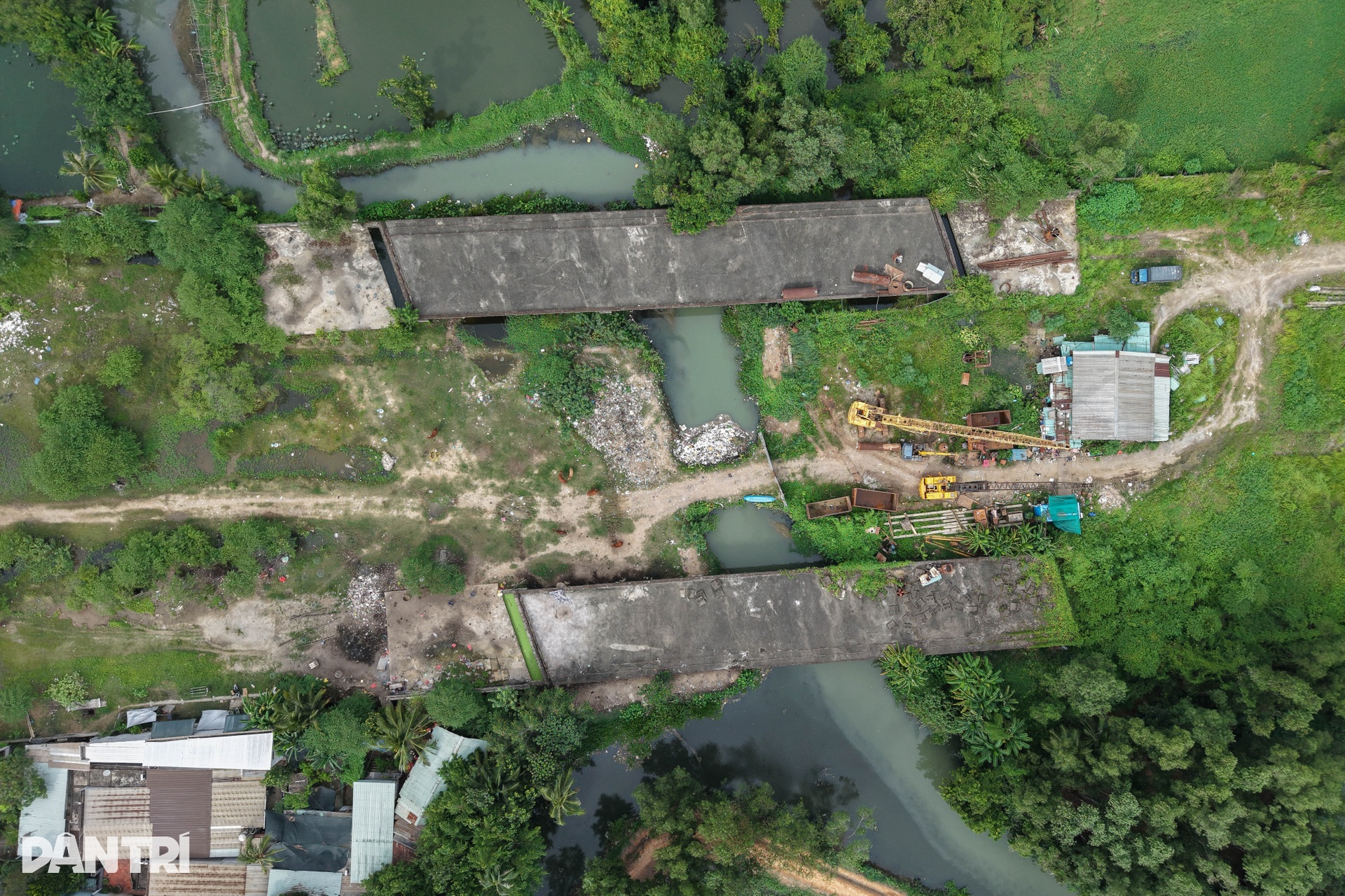 Hiện trạng vành đai 2 TPHCM xuống cấp sau 5 năm tạm ngừng thi công - 2 Hiện trạng vành đai 2 TPHCM xuống cấp sau 5 năm tạm ngừng thi công - 2