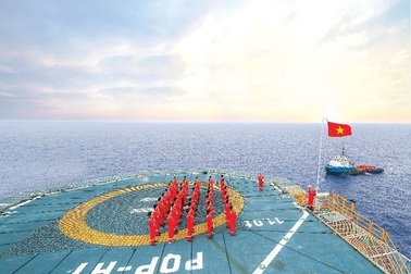 Khai mạc Triển lãm ảnh “60 năm ngành Dầu khí Việt Nam thực hiện ý nguyện của Bác Hồ”