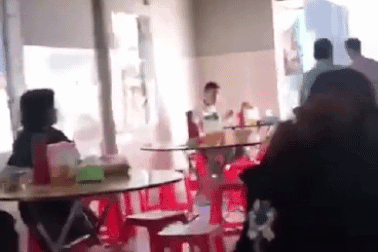 Khách đập chén, chủ quán phang ghế vì chuyện... xin rau sống