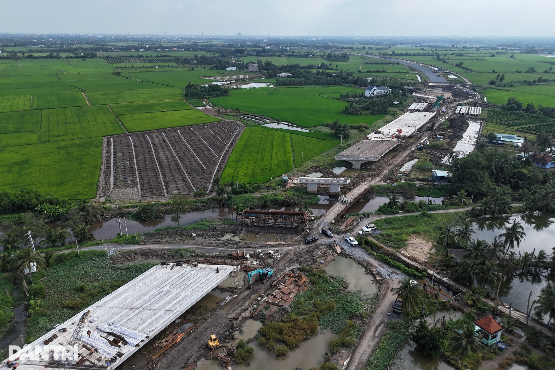 Phó Chủ tịch TPHCM kiểm tra đoạn ì ạch nhất của Vành đai 3 - 1