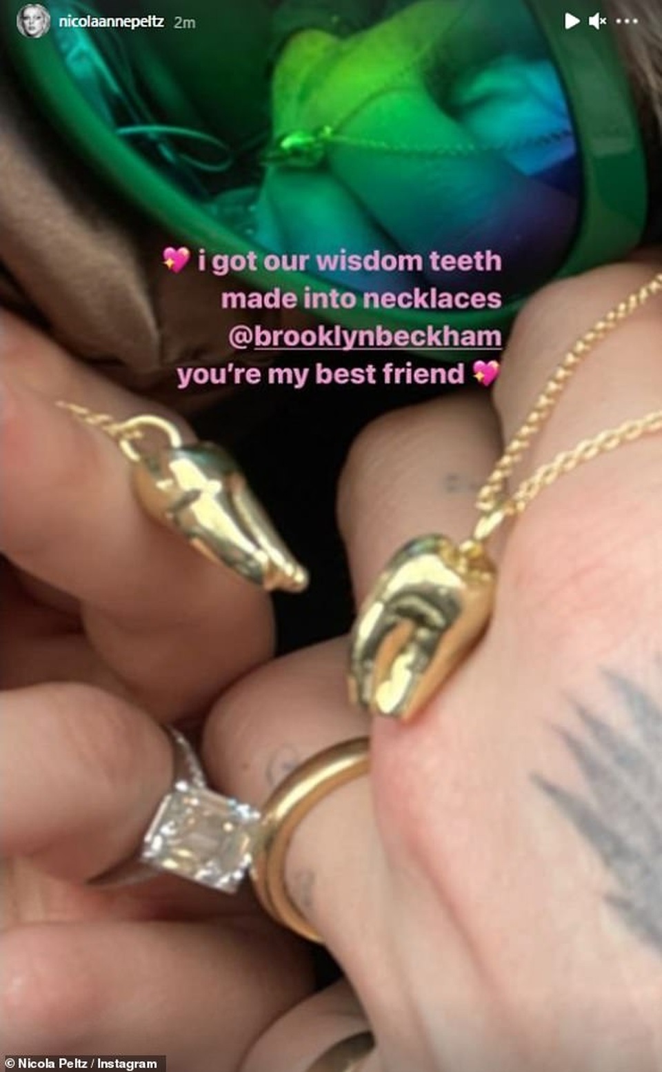Brooklyn Beckham và con gái tỷ phú có hình xăm đôi - 4 Brooklyn Beckham và con gái tỷ phú có hình xăm đôi - 4