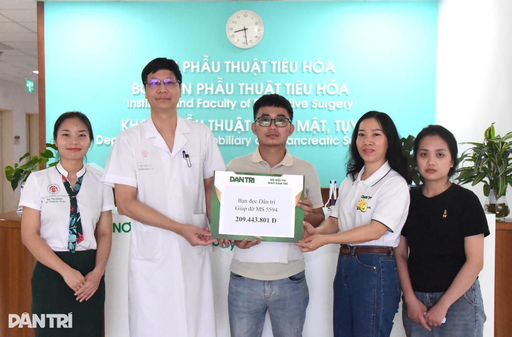 Bạn đọc Dân trí giúp đỡ gia đình “mẹ hiến gan cứu con” hơn 209 triệu đồng - 1 Bạn đọc Dân trí giúp đỡ gia đình “mẹ hiến gan cứu con” hơn 209 triệu đồng - 1
