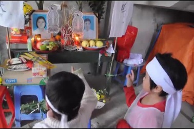 Bố mẹ chết thảm, để lại 3 đứa trẻ bơ vơ