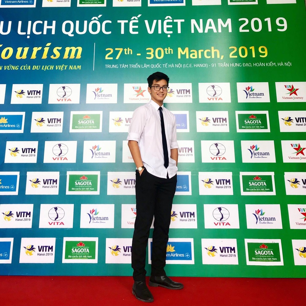 Sinh viên điển trai ngành Du lịch kiếm tiền nhờ tài lẻ ảo thuật - 6 Sinh viên điển trai ngành Du lịch kiếm tiền nhờ tài lẻ ảo thuật - 6