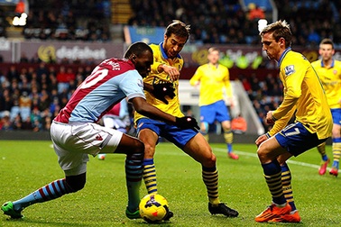 Những pha phô diễn kỹ thuật ở vòng 21 Premier League