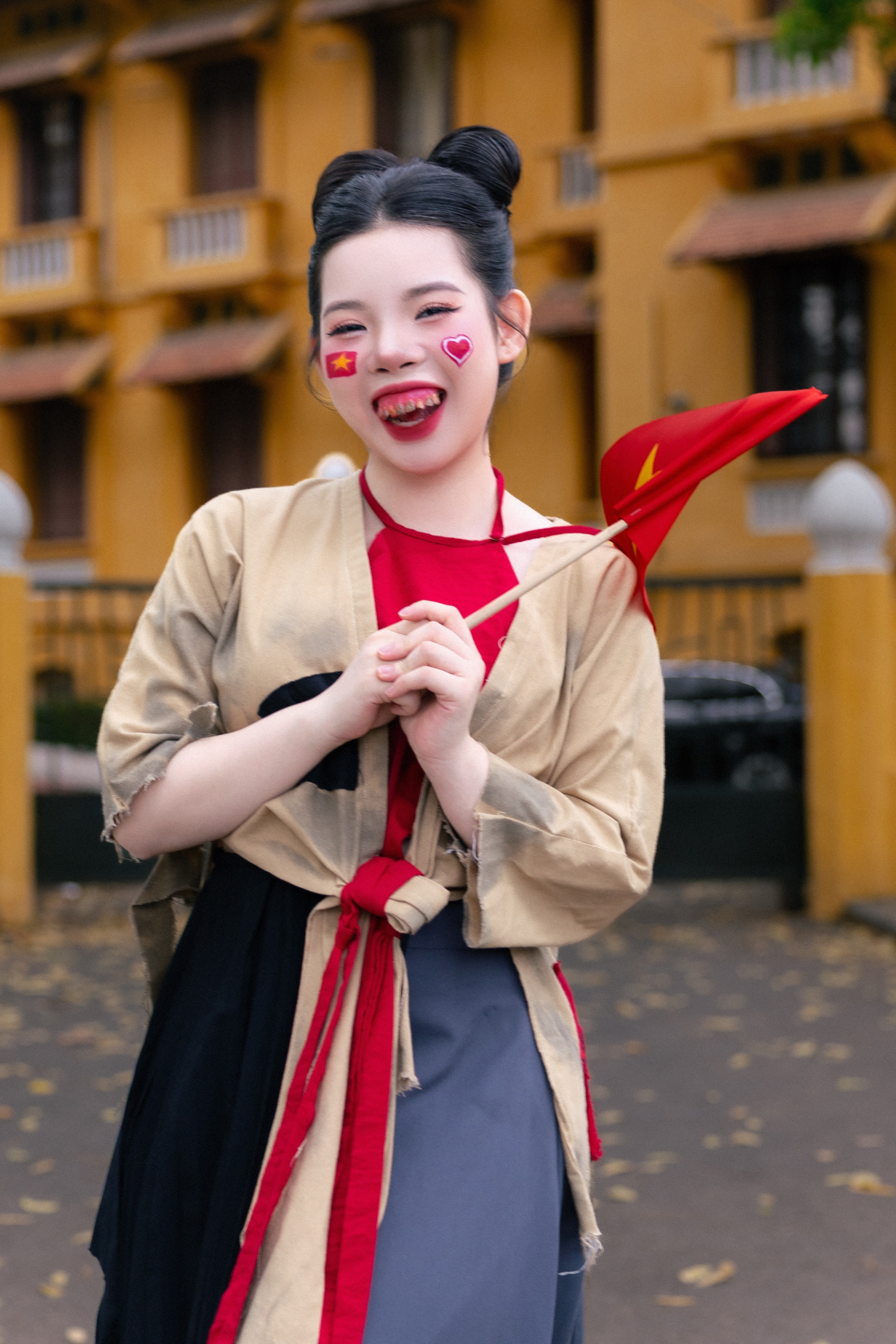 Ca sĩ Hoàng Thái Phương duyên dáng trong tà áo dài truyền thống - 7 Ca sĩ Hoàng Thái Phương duyên dáng trong tà áo dài truyền thống - 7