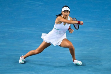 Raducanu lần đầu tiên thi đấu ba set tại Grand Slam