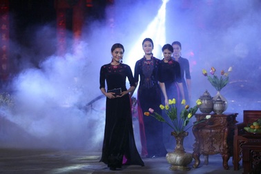 Những khoảnh khắc ấn tượng trong đêm Lễ hội Áo dài 2016