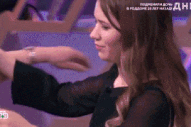 Hai người bạn thân bất ngờ phát hiện bị… trao nhầm vào nhà nhau