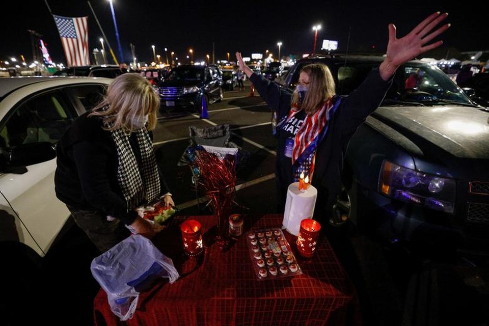 Bầu cử gay cấn, người Mỹ thâu đêm chờ kết quả - 13