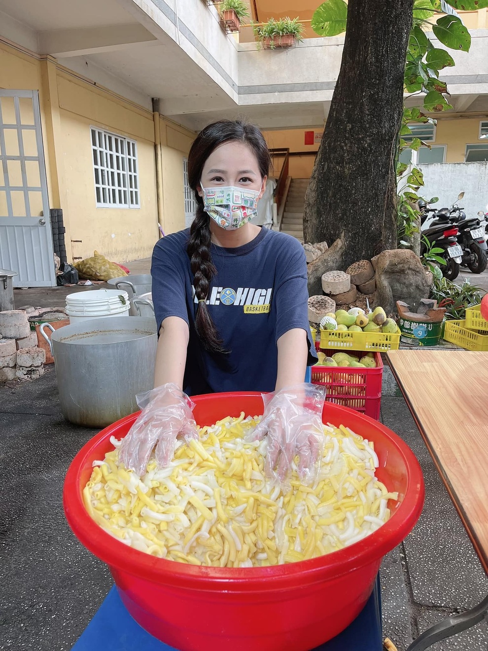 Đùa giỡn Hoa hậu Mai Phương Thúy bị dương tính, Á hậu Mâu Thủy xin lỗi - 4 Đùa giỡn Hoa hậu Mai Phương Thúy bị dương tính, Á hậu Mâu Thủy xin lỗi - 4
