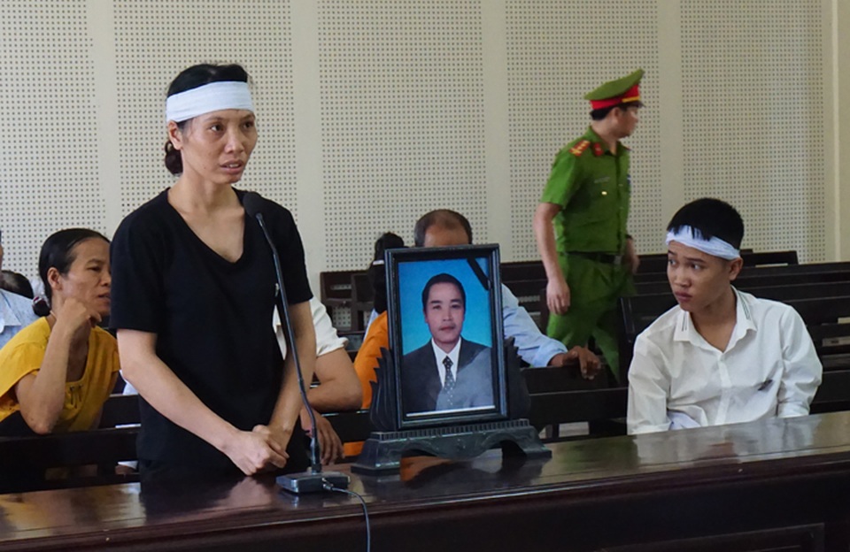 Đâm chết người vì bị trách “hứa cho đất nghĩa trang mà không giữ lời” - 2 Đâm chết người vì bị trách “hứa cho đất nghĩa trang mà không giữ lời” - 2