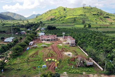 Vụ “tuýt còi” xây nhà rông dưới chân núi lửa: Chưa có hướng xử lý