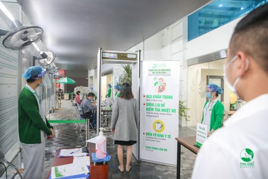Bệnh viện Thu Cúc tổ chức phân luồng người đến khám chữa bệnh theo đúng quy định của Bộ Y Tế