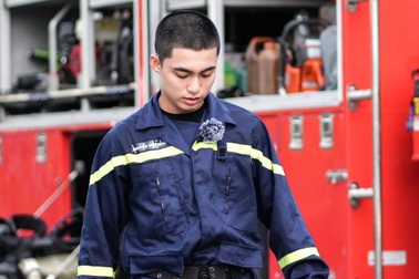 MONO cắt tóc, da đen sạm khi tham gia show về lực lượng công an nhân dân