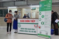 "Mẹo" tránh cảnh xếp hàng đông nghẹt chờ khám tại Bệnh viện Bạch Mai