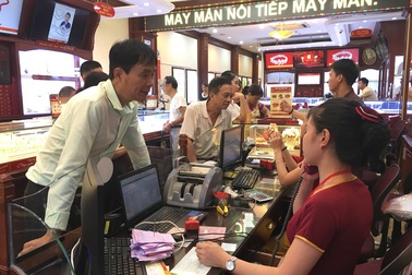 "Đừng tự biến mình thành nạn nhân trên thị trường vàng"