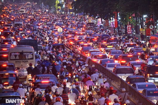 So sánh giao thông ở Hà Nội đông - vắng khác biệt khi giãn cách xã hội - 13 So sánh giao thông ở Hà Nội đông - vắng khác biệt khi giãn cách xã hội - 13