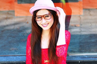 Ngắm vẻ rạng rỡ nữ sinh Huế trong nắng Hè